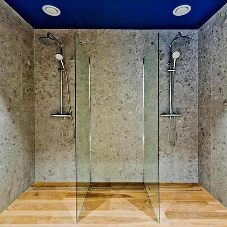 Blueapart Hotelowe Nexo * Puck